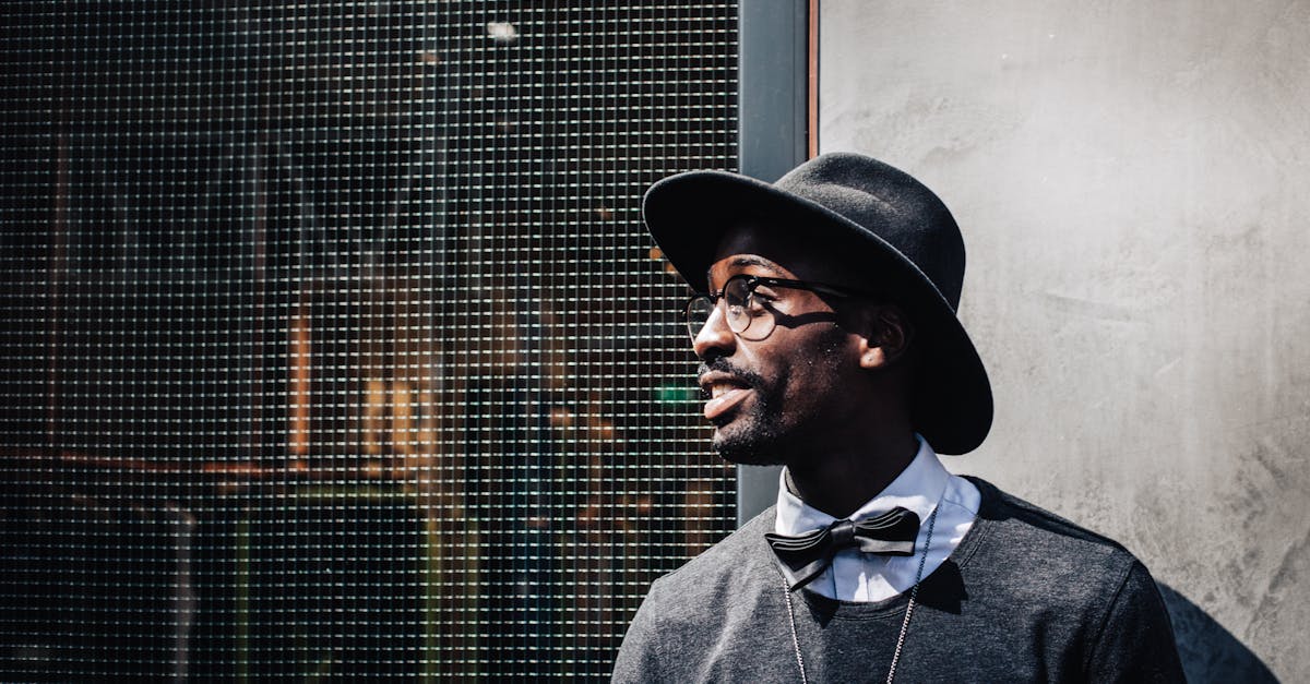 découvrez les dernières tendances de la mode noire avec notre collection exclusive. un mélange audacieux d'élégance, de style et de créativité qui célèbre la richesse de l'identité afro-américaine et des influences contemporaines. exprimez votre personnalité avec des pièces uniques qui se démarquent.