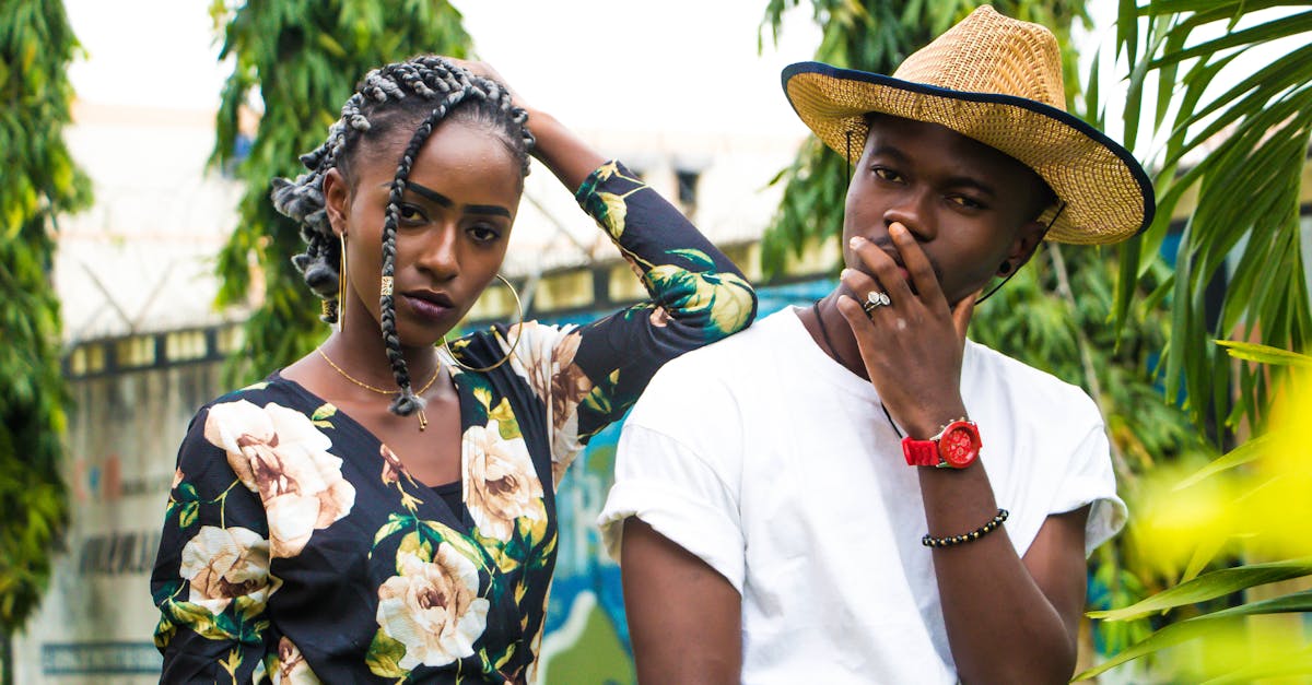 découvrez les dernières tendances de la mode noire avec notre sélection élégante et audacieuse. explorez des styles uniques qui célèbrent la sophistication, la créativité et l'affirmation de soi à travers des vêtements et accessoires incontournables.