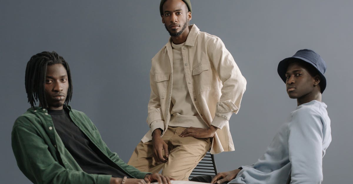 découvrez l'élégance intemporelle de la mode noire. explorez les tendances audacieuses et les incontournables du style noir qui mettent en valeur votre personnalité tout en restant chic et sophistiqué.