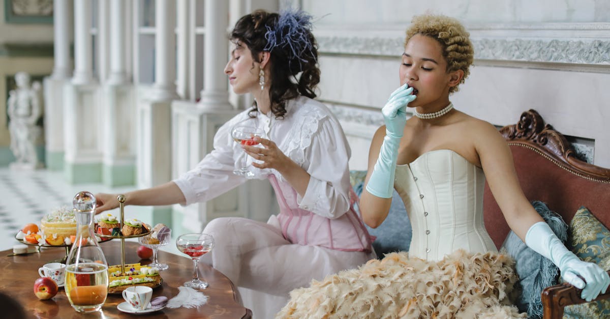 découvrez l'art du corset : un vêtement sculptant qui allie élégance et confort. explorez notre collection de corsets adaptés à toutes les occasions, mettant en valeur votre silhouette tout en offrant un style unique. osez la séduction avec nos modèles variés, de la lingerie fine aux pièces de mode audacieuses.