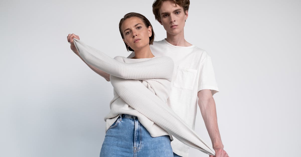 découvrez des idées de tenues assorties pour couples qui allient style et romance. créez des looks harmonieux pour toutes les occasions, que ce soit pour une sortie décontractée ou un événement spécial. inspirez-vous de notre sélection tendance pour afficher votre complicité avec élégance.
