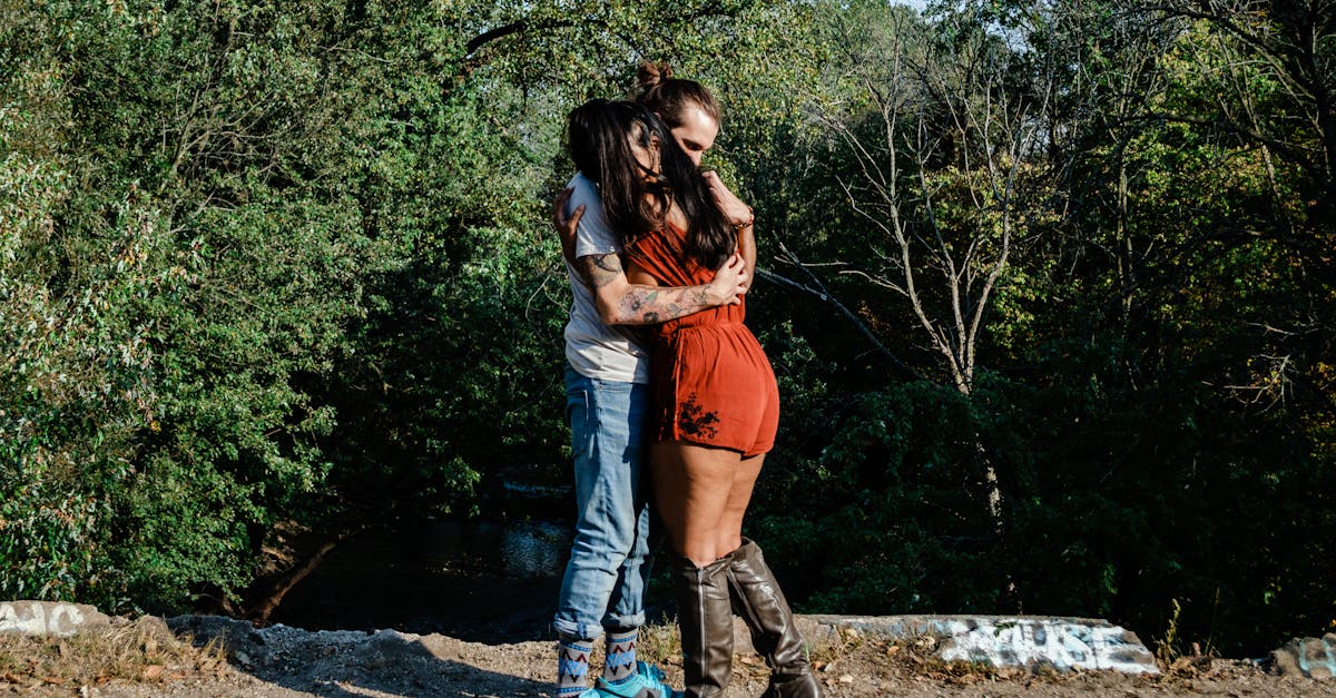 découvrez notre sélection tendance de tenues assorties pour couples. que ce soit pour une sortie décontractée ou une occasion spéciale, exprimez votre style en harmonie avec votre partenaire. inspirez-vous de nos idées créatives et soyez le couple le plus stylé !