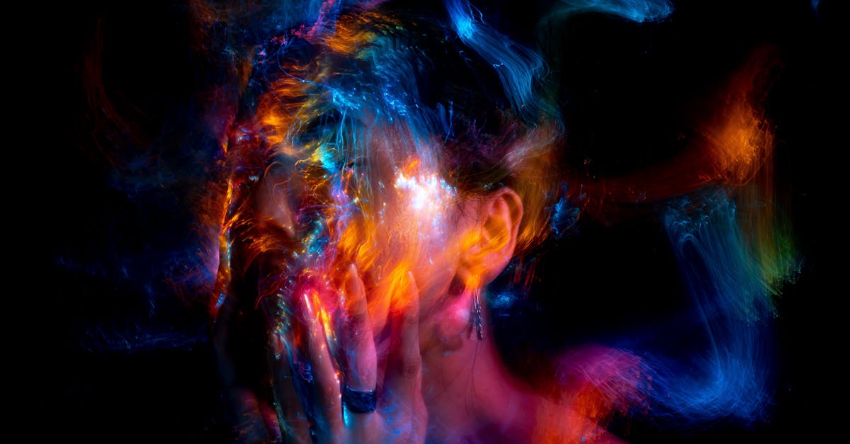 découvrez l'art de la photographie de portrait sombre, où l'obscurité et la lumière s'entrelacent pour créer des images captivantes et mystérieuses. explorez des techniques uniques, des ambiances envoûtantes et des émotions profondes à travers des portraits qui racontent une histoire.