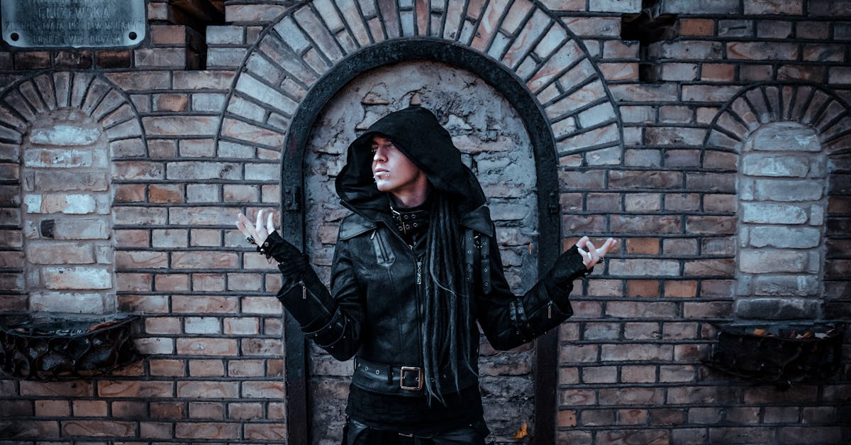 découvrez l'univers captivant de la mode gothique, où l'obscurité rencontre le style. explorez des vêtements, accessoires et inspirations qui expriment votre individualité à travers des nuances sombres, des textures riches et une esthétique unique. plongez dans l'art de la mode gothique et laissez votre personnalité briller.