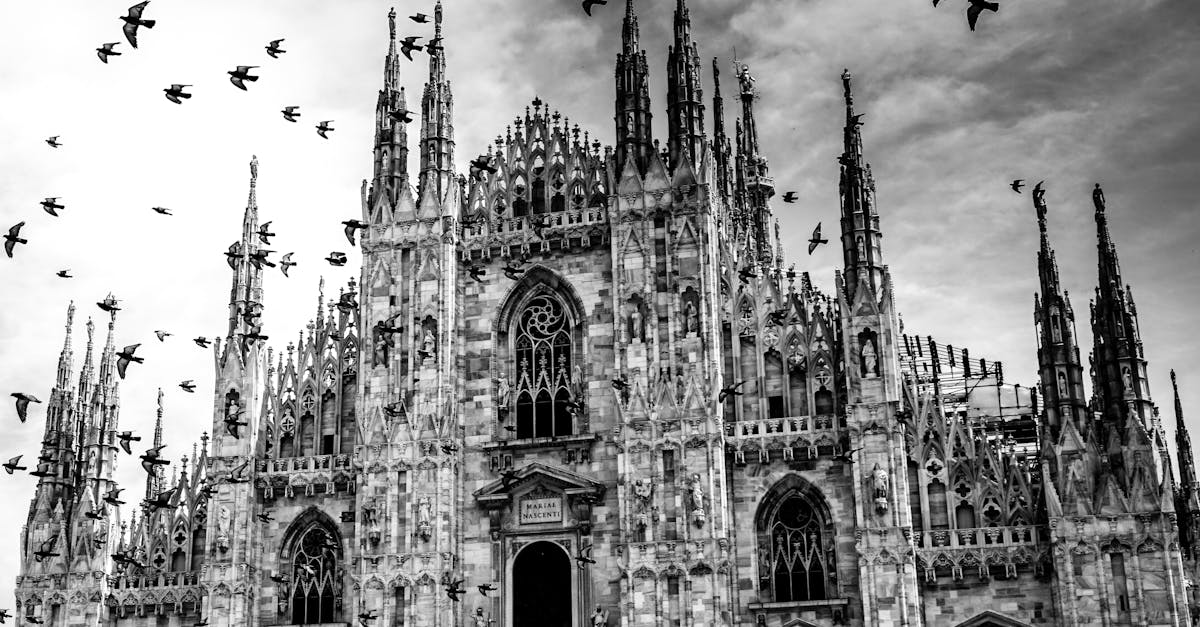 découvrez l'univers fascinant du style gothique : une esthétique sombre et romantique, alliant architecture médiévale, mode intrigante et art mystérieux. plongez dans l'essence du gothic à travers ses influences culturelles et son impact sur la société moderne.
