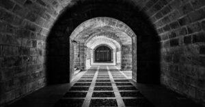 découvrez l'univers fascinant du gothique, entre architecture majestueuse, modes sombres et œuvres d'art emblématiques. plongez dans l'histoire et la culture qui façonnent ce style unique et mystérieux.