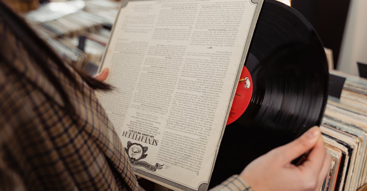 découvrez l'univers fascinant des pochettes d'album gothiques, alliant mystère et esthétique sombre. explorez des œuvres d'art qui capturent l'essence de la musique gothique et expriment des émotions intenses à travers des dessins captivants et des thèmes mystérieux.
