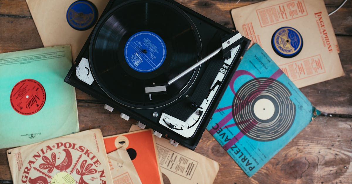 découvrez l'univers fascinant des couvertures d'albums gothiques, où l'art et la musique se rencontrent dans une esthétique sombre et envoûtante. plongez dans des visuels audacieux qui capturent l'essence du mouvement gothique et explorez les œuvres emblématiques des artistes qui ont marqué ce genre.