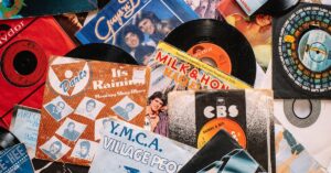 découvrez l'univers fascinant des pochettes d'albums gothiques, mêlant art sombre et esthétique mystérieuse. plongez dans des créations visuelles qui capturent l'essence de la musique gothique, avec des illustrations emblématiques et des thèmes évocateurs.