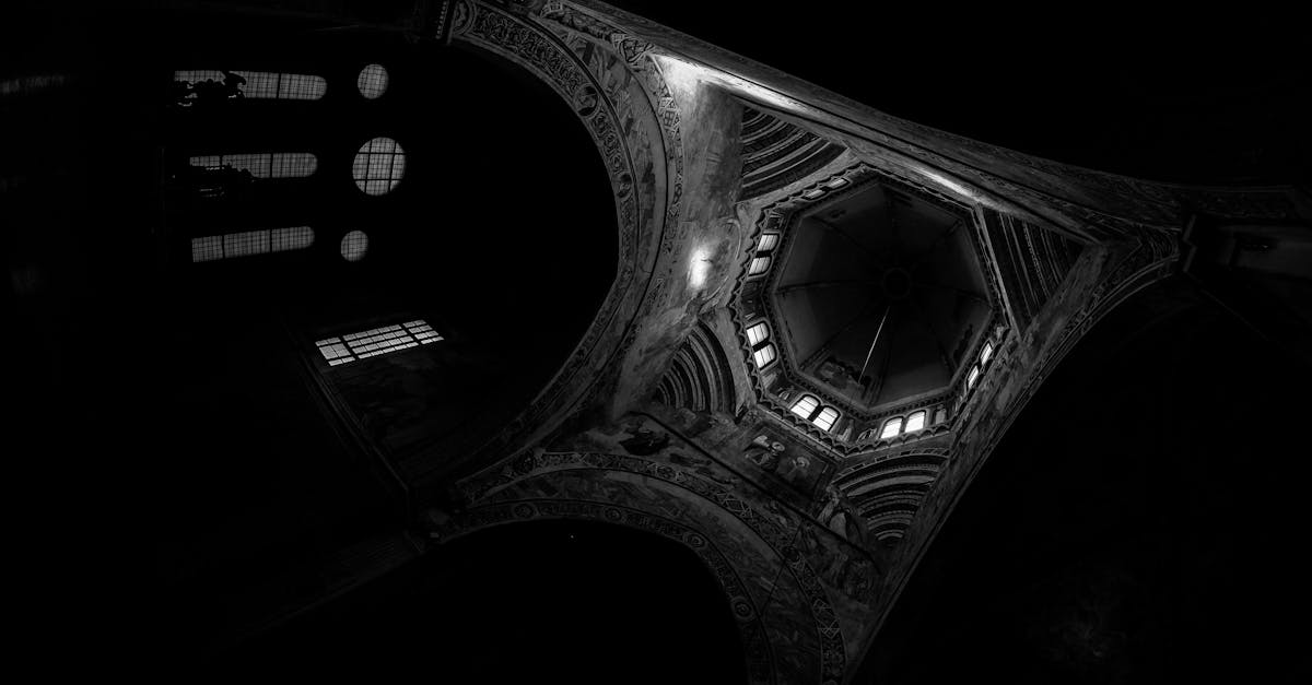 découvrez la culture gothique, un mouvement fascinant mêlant esthétique sombre, musique alternative et une philosophie unique. explorez ses origines, ses influences artistiques et son impact sur la société contemporaine.