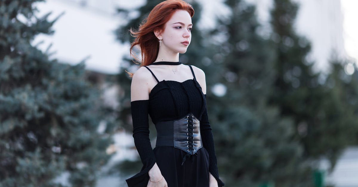 découvrez l'univers fascinant de la mode gothique, un style audacieux mêlant élégance sombre, influences victoriennes et motifs mystérieux. explorez des vêtements, accessoires et inspirations pour exprimer votre personnalité unique à travers cette esthétique captivante.
