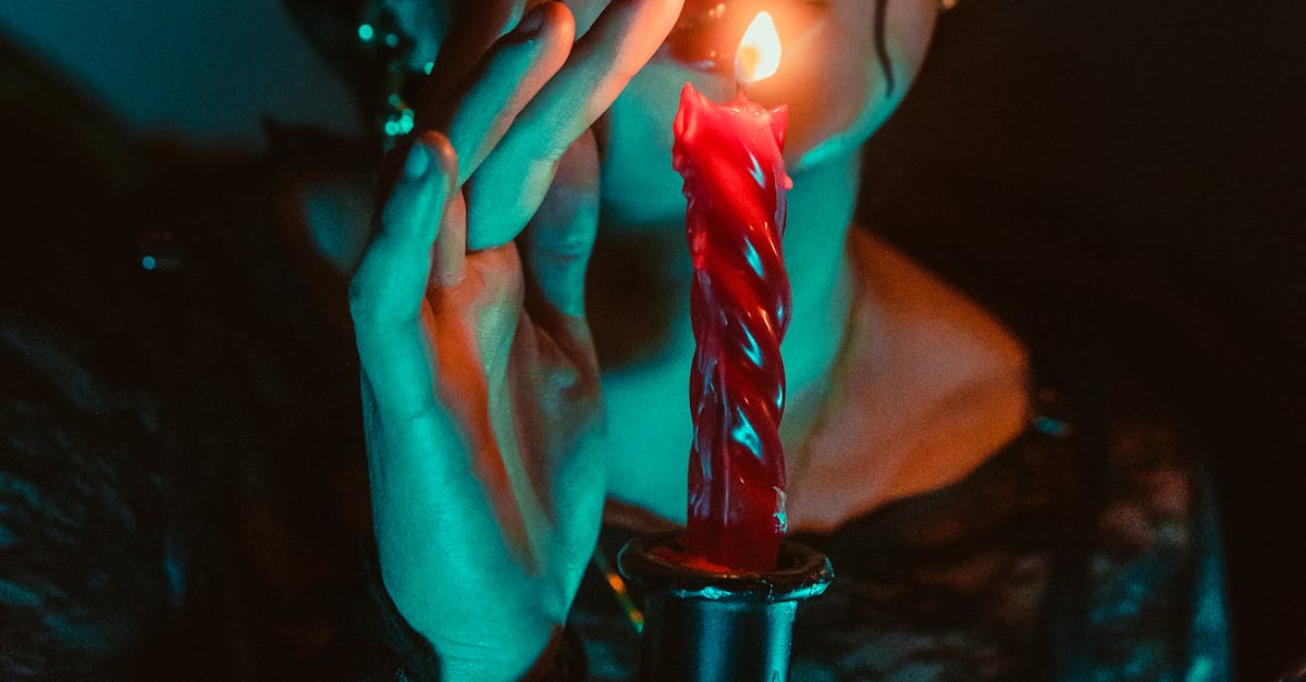 découvrez l'univers captivant de la photographie gothique, où l'esthétique sombre et les atmosphères mystérieuses s'entrelacent pour capturer des émotions intenses. plongez dans des images évocatrices qui explorent la beauté dans l'obscurité, parfaites pour les amateurs d'art alternatif et les passionnés de culture gothique.