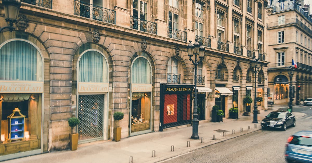 découvrez l'univers fascinant du shopping gothique : mode, accessoires, et décoration inspirés par la culture gothique. trouvez des pièces uniques qui expriment votre style sombre et audacieux.