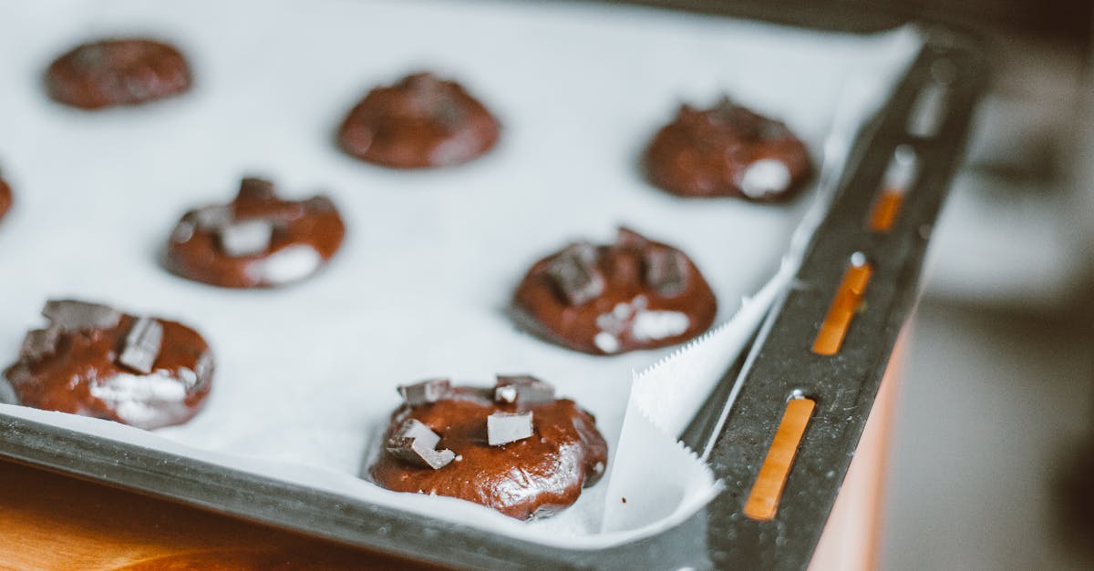 découvrez la richesse des brownie au chocolat intense, une délicieuse recette qui ravira les amateurs de chocolat. moelleux et fondants, ces brownies sont parfaits pour un goûter gourmand ou un dessert irrésistible.