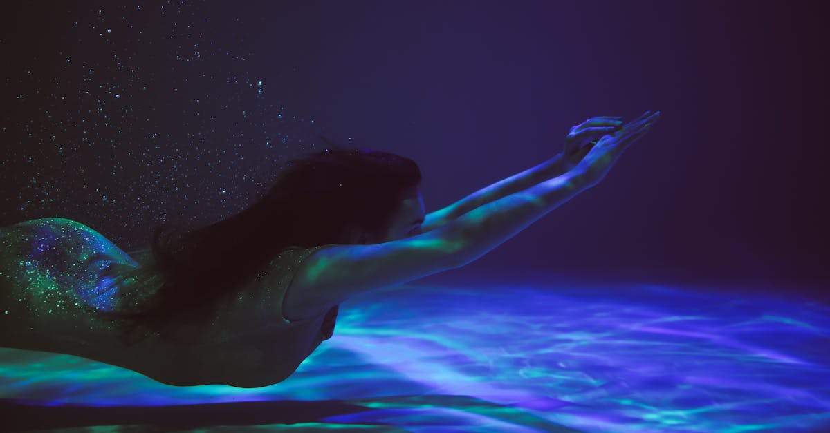 découvrez les nuances de la mélancolie à travers une exploration poétique et introspective. plongez dans un univers d'émotions profondes et de réflexions sur la tristesse, la beauté et la nostalgie qui touchent l'âme.