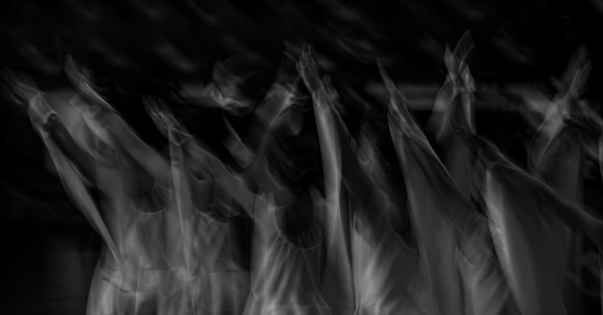 découvrez l'univers fascinant du théâtre d'ombre, où des silhouettes et des jeux de lumière créent des histoires magiques et poignantes. plongez dans cet art ancien qui allie créativité et émotion à travers des spectacles enchanteurs.