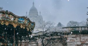 découvrez l'univers fascinant de la photographie urbaine gothique, où l'architecture moderne rencontre une atmosphère sombre et mystérieuse. plongez dans des images captivantes qui capturent l'essence des paysages urbains tout en évoquant l'esthétique gothique à travers des jeux de lumière, des ombres profondes et des éléments visuels saisissants.