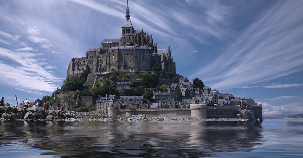 plongez dans l'univers fascinant du style gothique, un mouvement artistique et architectural qui allie mystère et élégance. découvrez les caractéristiques emblématiques de ce genre, de la littérature aux tenues vestimentaires, et explorez son influence sur la culture contemporaine.