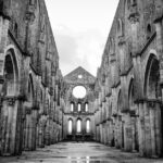 découvrez l'univers fascinant du gothique, entre architecture majestueuse, mode sombre et arts mystérieux. plongez dans une esthétique unique qui allie romantisme et ombre, explorant l'influence du gothique à travers les siècles.