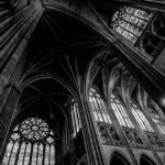 découvrez l'univers fascinant du gothique, mêlant esthétique sombre et romantisme. plongez dans l'histoire, l'art et la culture d'un mouvement qui allie mystère et élégance.