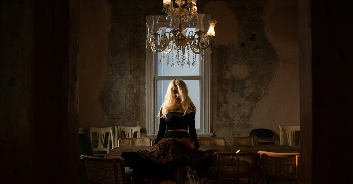 découvrez l'atmosphère envoûtante du gothique, alliant mystère et romantisme. plongez dans un monde de châteaux sombres, de créatures fantastiques et d'élégance macabre, où chaque détail raconte une histoire fascinante.