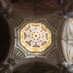 découvrez la culture gothique : son histoire, ses codes, sa musique et son esthétique unique. explorez l’univers fascinant du mouvement gothique, de ses origines à son influence moderne.