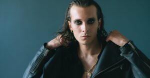 découvrez la mode gothique : un univers vestimentaire unique alliant élégance sombre, accessoires mystérieux et influence victorienne. adoptez le look gothique pour exprimer votre individualité et votre passion pour l'esthétique alternative !