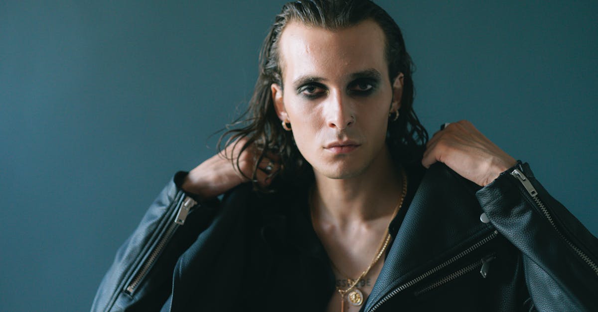 découvrez la mode gothique : un univers vestimentaire unique alliant élégance sombre, accessoires mystérieux et influence victorienne. adoptez le look gothique pour exprimer votre individualité et votre passion pour l'esthétique alternative !
