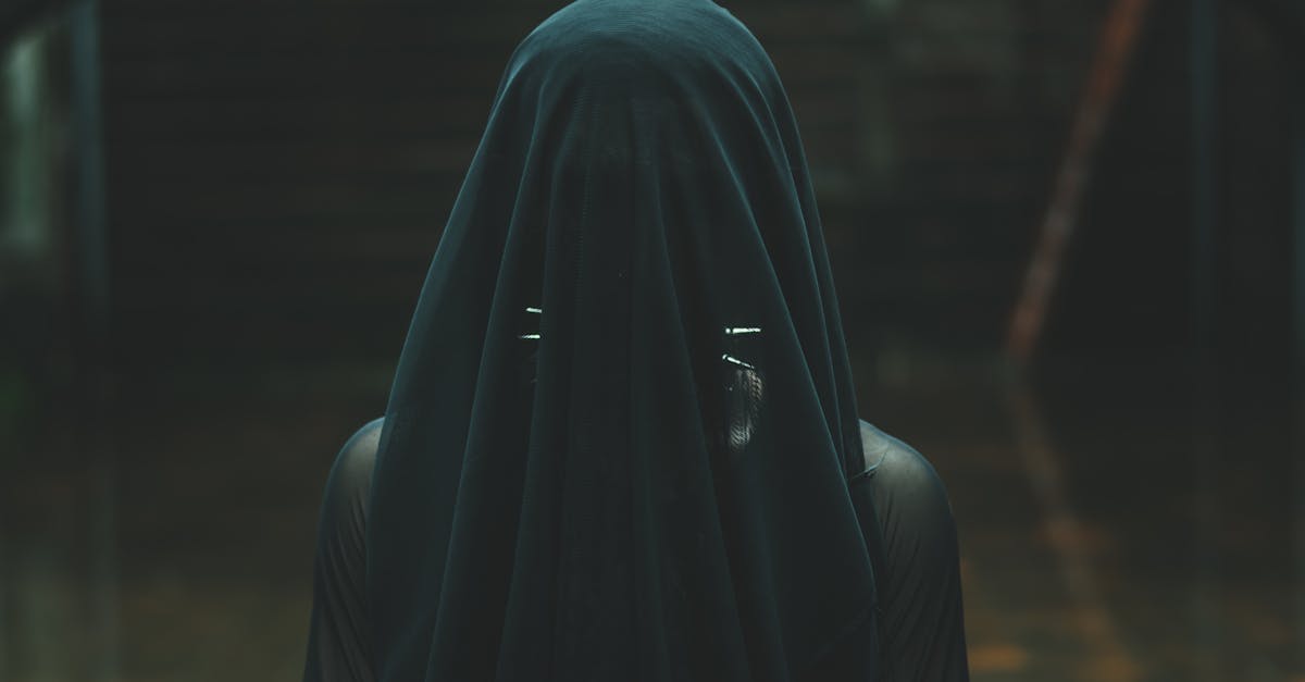découvrez la mode gothique : un style unique qui mêle vêtements noirs, accessoires audacieux et inspirations romantiques et mystérieuses. adoptez le look gothique pour affirmer votre personnalité !