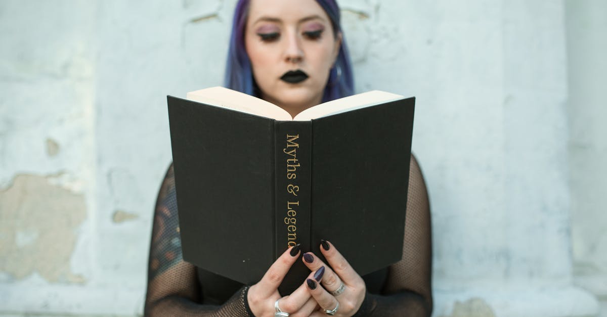 découvrez la mode gothique : histoire, codes vestimentaires et inspirations pour adopter un style unique mêlant élégance sombre et originalité.