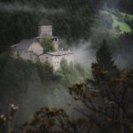 découvrez notre playlist gothique, une sélection envoûtante d'artistes et de morceaux emblématiques qui capturent l'essence sombre et romantique de la culture gothique. plongez dans une ambiance mystérieuse avec des sonorités envoûtantes et des paroles poétiques.