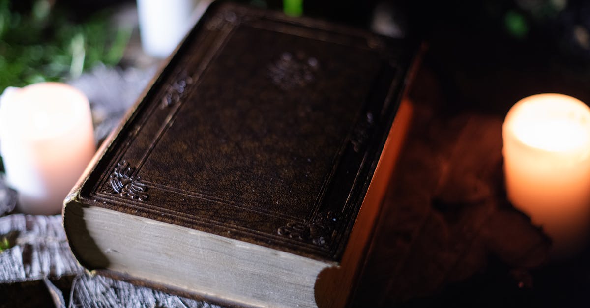 découvrez la typographie gothique, un style d'écriture ancien et élégant, utilisé dans l'art, le design et l'identité visuelle. histoire, caractéristiques et conseils pour l'intégrer à vos projets.