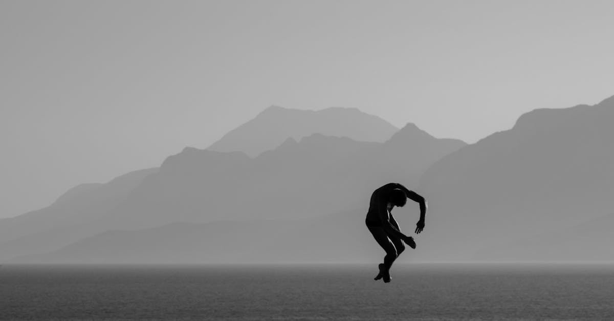 découvrez la définition, l'importance et les usages du contraste dans différents domaines comme l'art, la photographie et le design pour améliorer la perception et l'impact visuel.