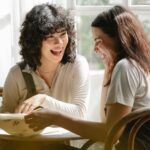 découvrez comment créer des dialogues captivants, améliorer la communication et donner vie à vos personnages grâce à des conseils pratiques sur l'art du dialogue.