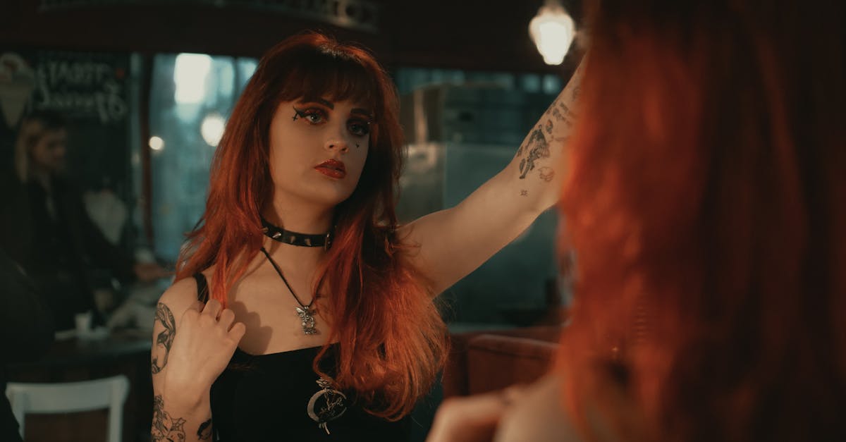 découvrez l'univers unique de la sous-culture gothique : origines, mode, musique, valeurs et influence sur la société contemporaine. plongez dans la culture goth et son esthétique fascinante.