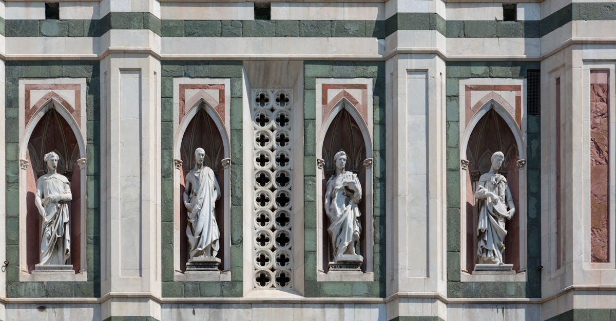 découvrez l’architecture gothique, un style emblématique du moyen âge caractérisé par ses voûtes élancées, ses vitraux colorés et ses impressionnantes cathédrales. histoire, caractéristiques et œuvres majeures.