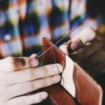 découvrez tout sur le cuir : ses origines, ses différents types, son entretien et ses nombreux usages dans la mode et la décoration. conseils d'experts et astuces pour bien choisir et préserver vos articles en cuir.